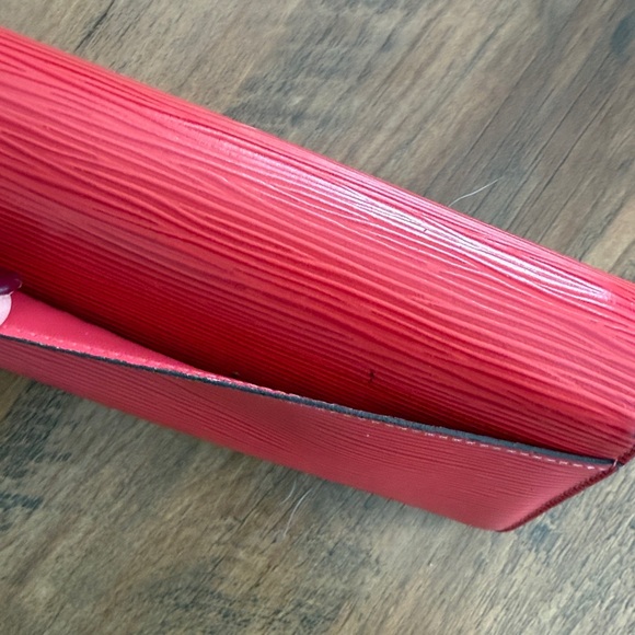** Louis Vuitton ** Wallet Epi Sarah Wallet Castillan Red Valentine’s Day COA - Picture 12 of 15